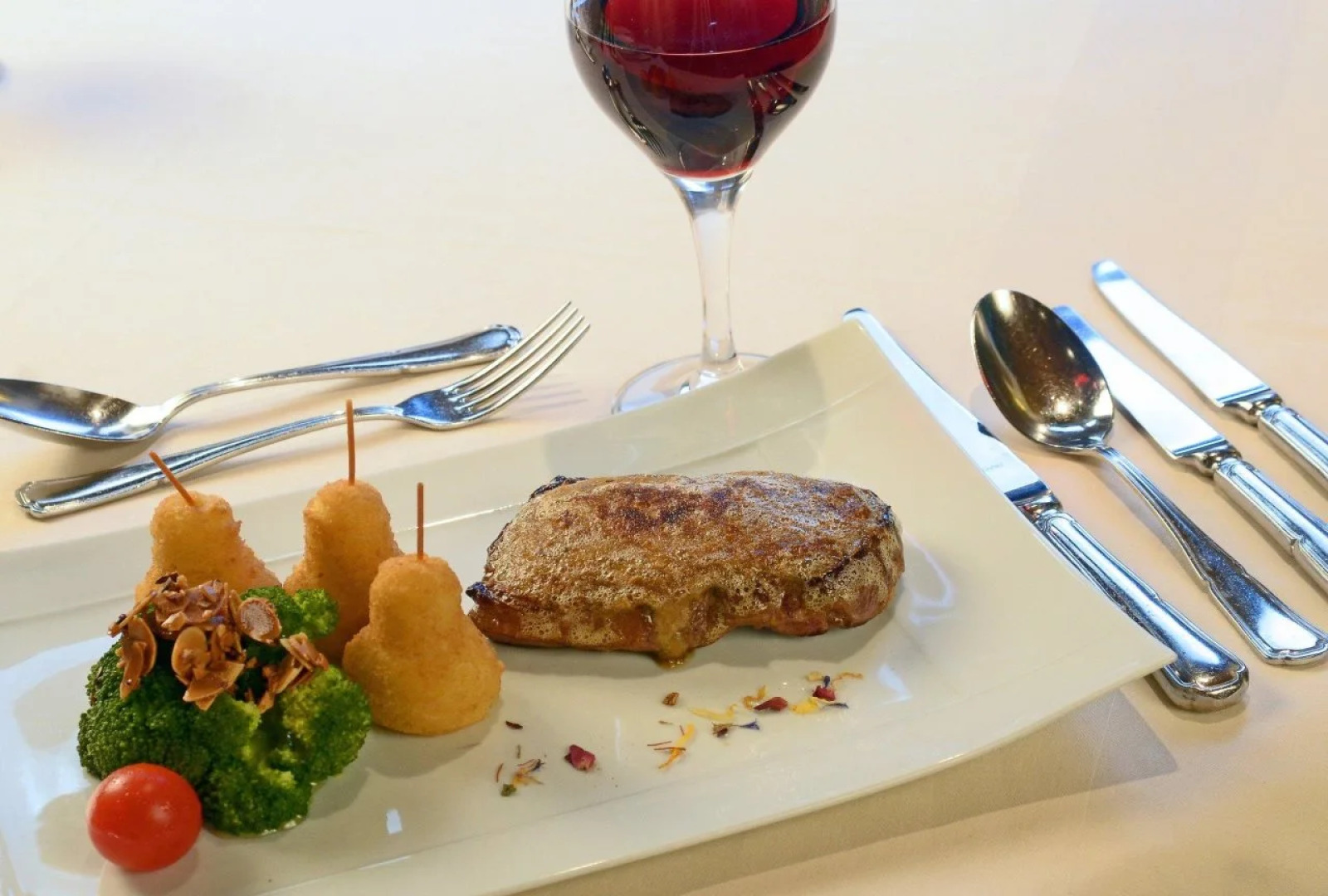 Maya Caprice Boutique Hotel & Spa