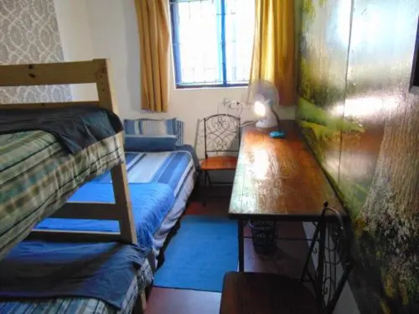 Airport Beach Backpackers