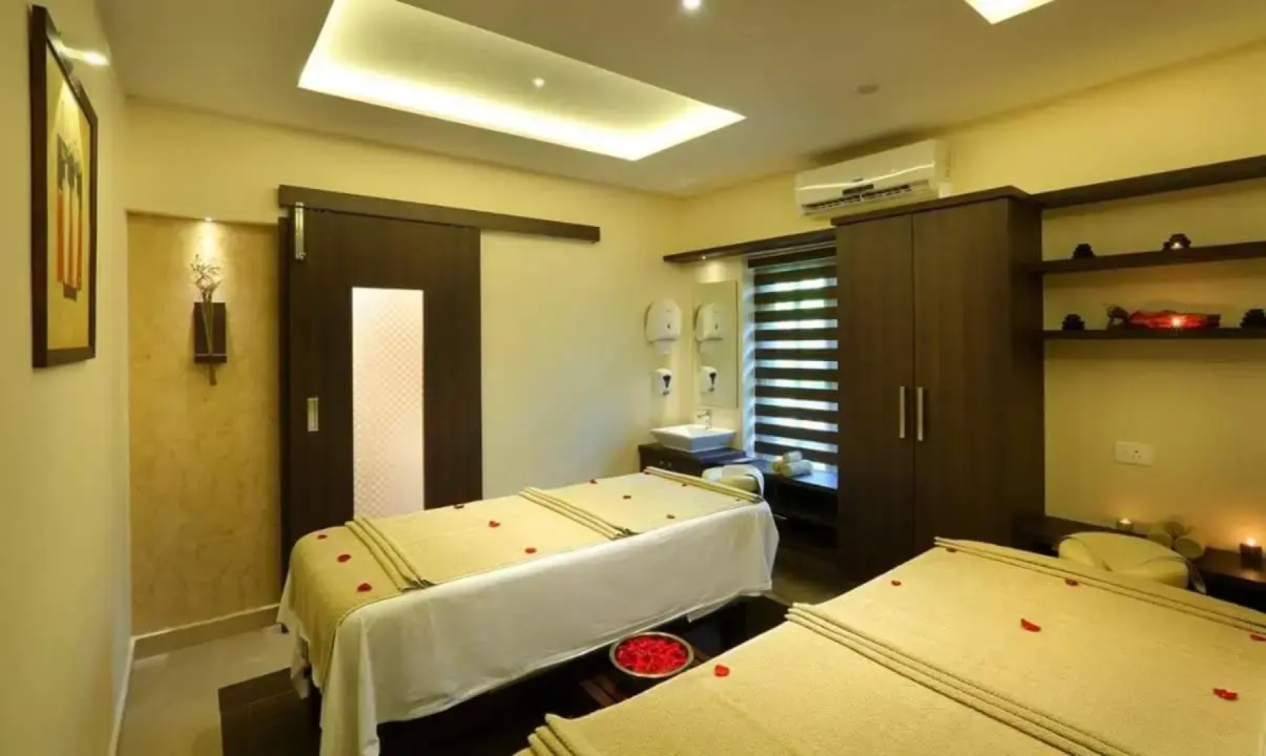 Sterling Lake Palace Alleppey