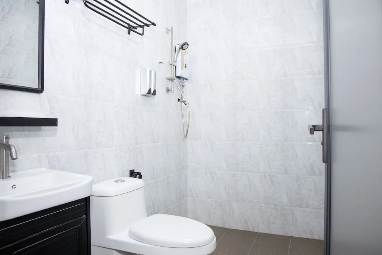 Capital O 90406 Mirani Hotel