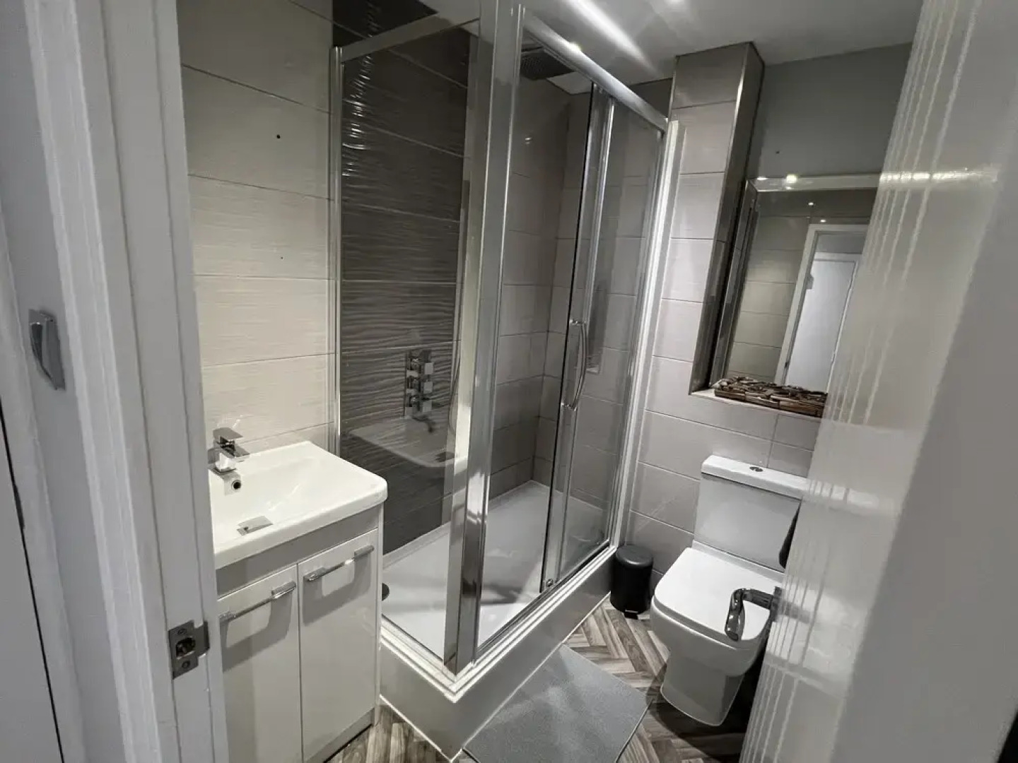 The Broadway Retreat With Parking