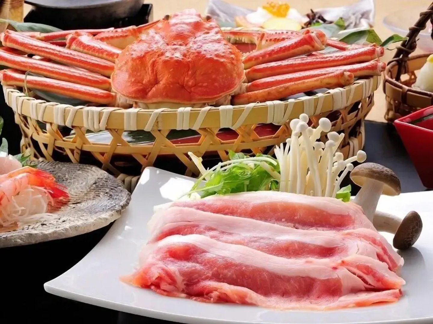 Hotel Hoho "A hotel overlooking the Echigo Plain and the Yahiko mountain range"