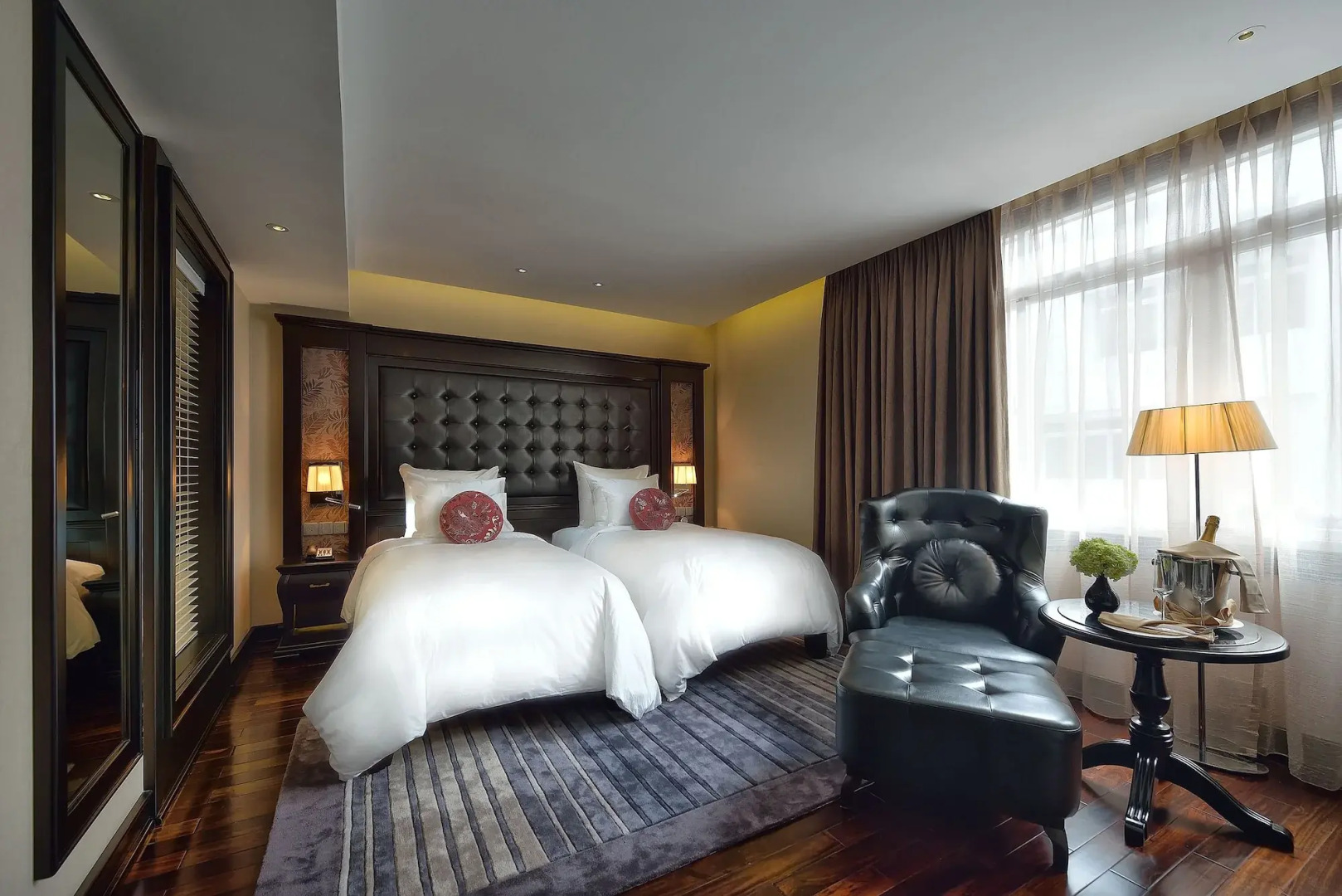 Paradise Suites Hotel