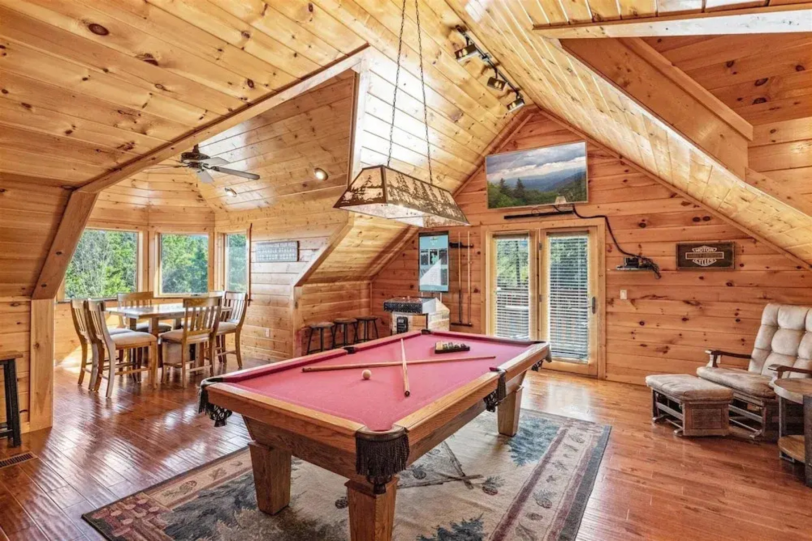 Paradise Point 4 Bedroom Cabin by RedAwning