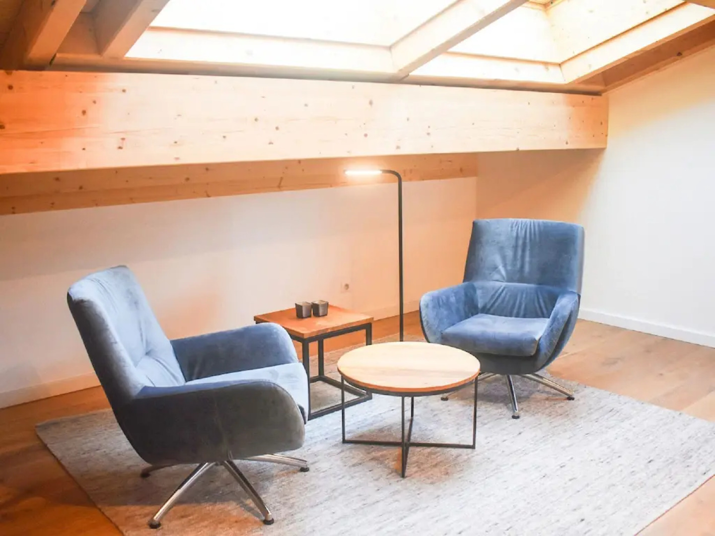 Penthouse with wine climate cabinet, ski lift 1.5 km away.