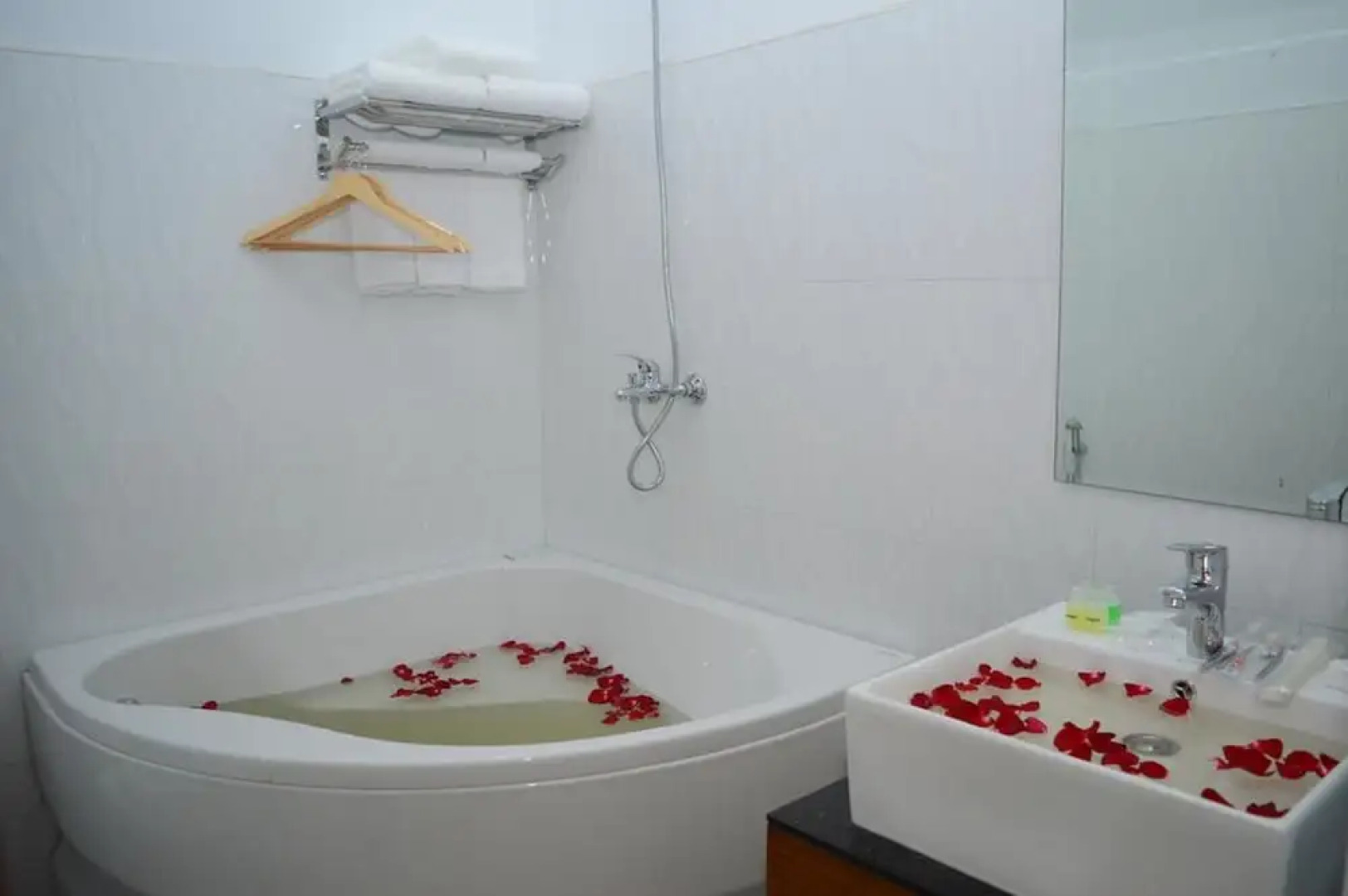 Kayah Golden Hill Hotel