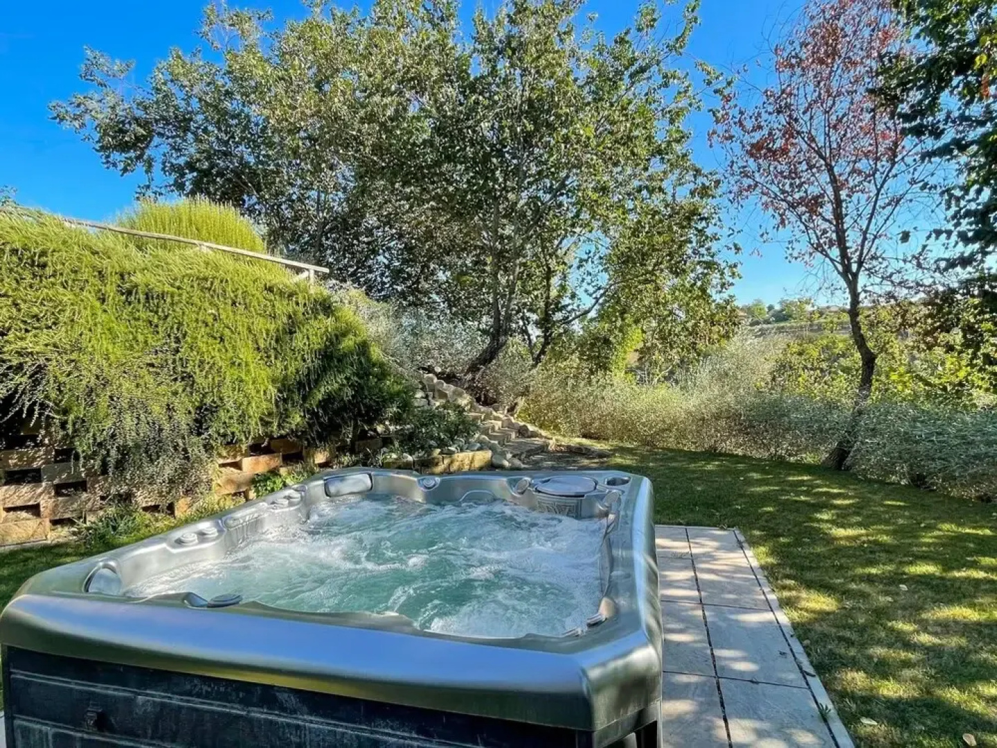 Pleasant Holiday Home With Whirlpool