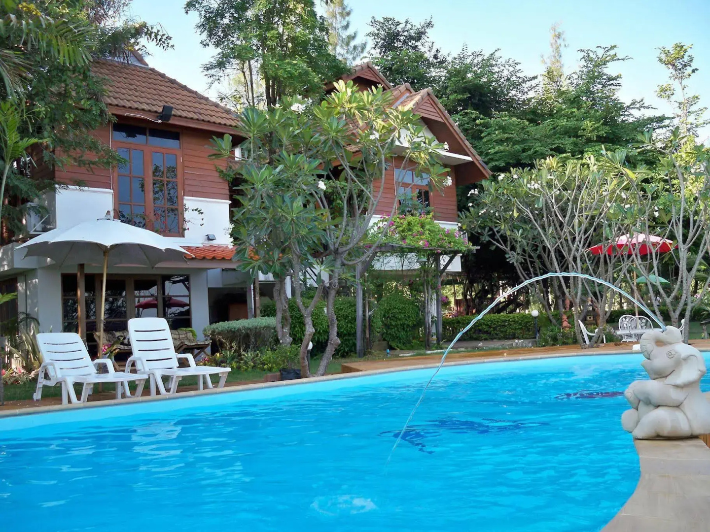 Golden Lake View Boutique Resort