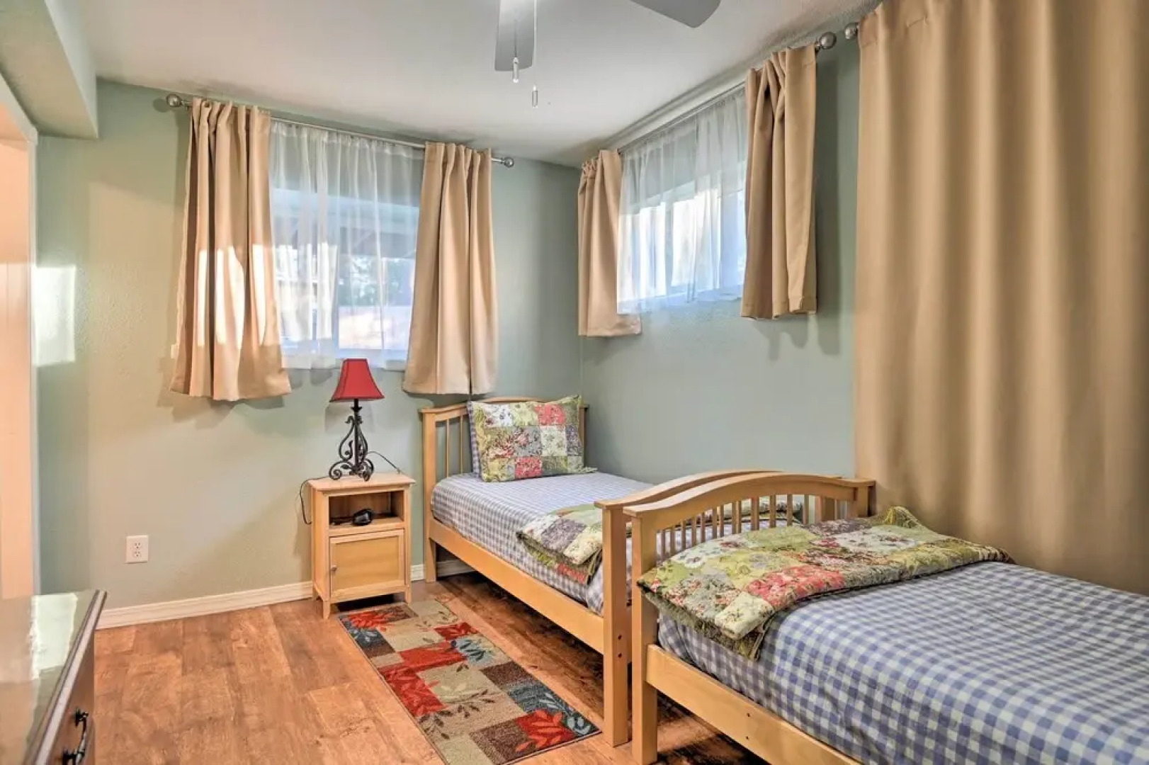 Flagstaff Retreat w/ Large Yard, Balcony & Views!