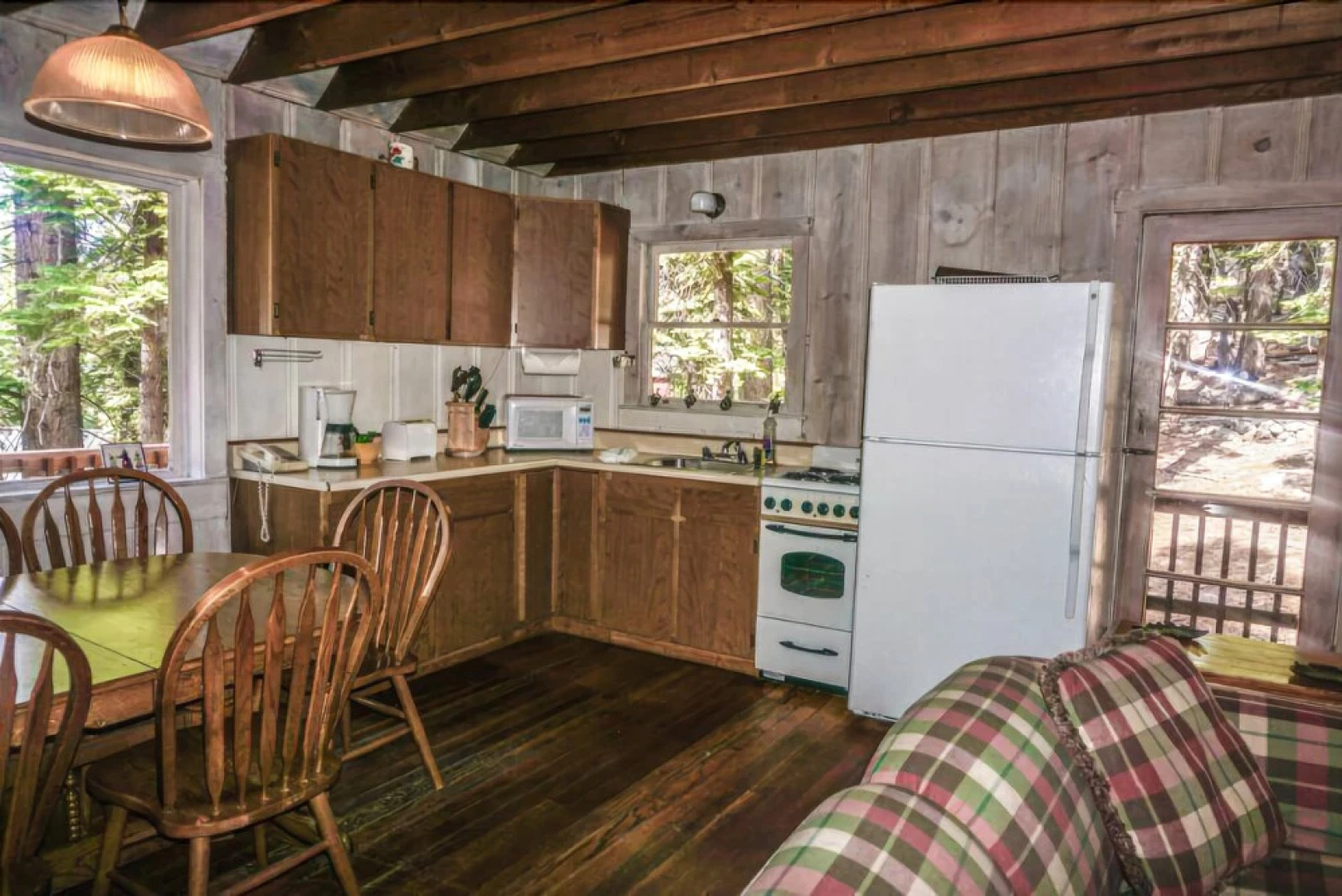 Rogers Cabin 4 Bedrooms 1.5 Bathroom Cabin