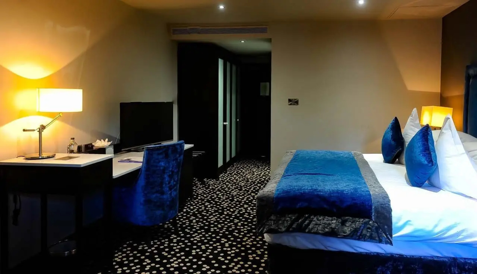 DoubleTree by Hilton Belfast City Ten Square