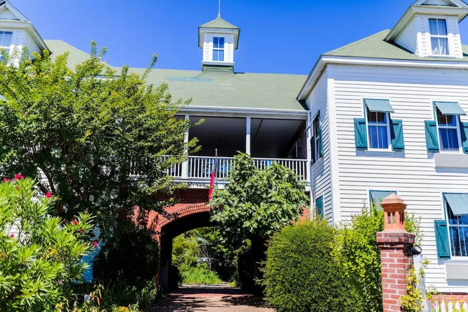 Roanoke Island Inn