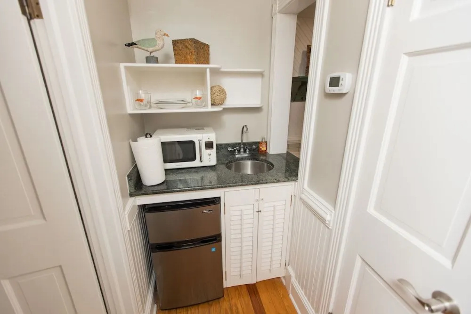 The Burrus House Inn Waterfront Suites