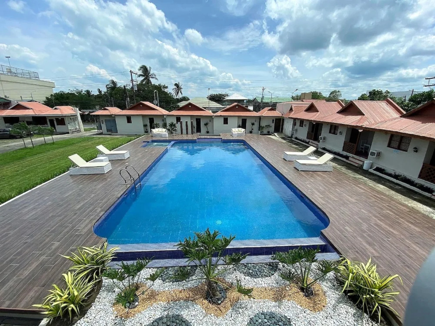 Shoreland Beach Resort by Cocotel