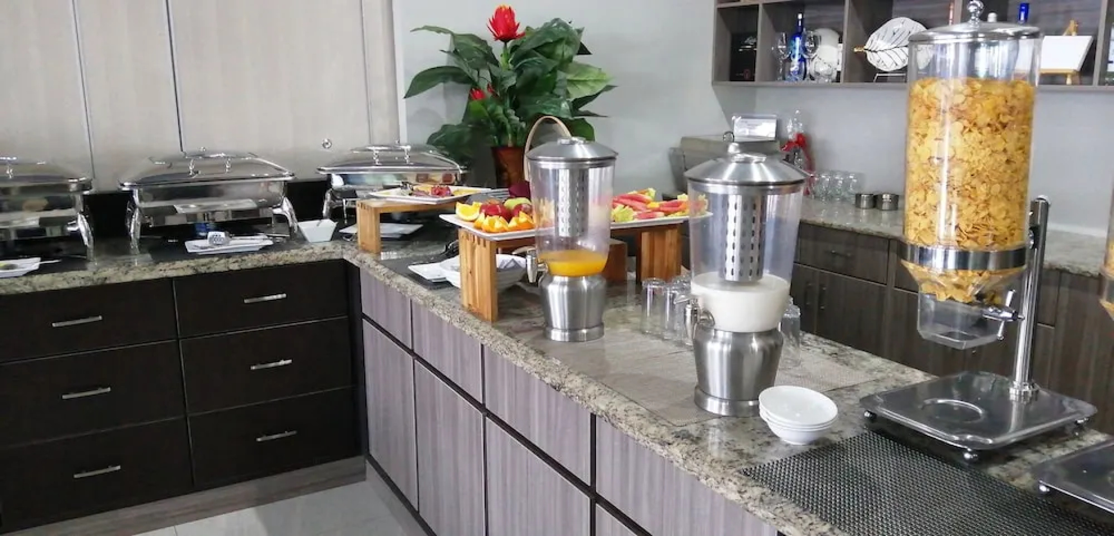 Hotel City Plaza & Suites