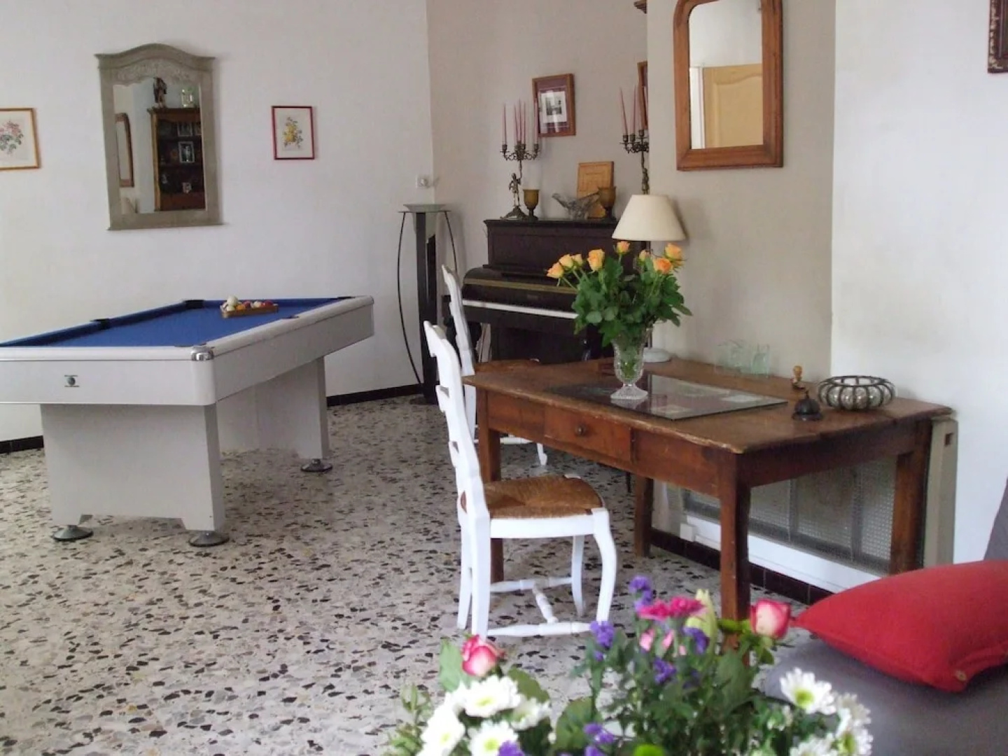 Luxurious Holiday Home with Pool in Pertuis France