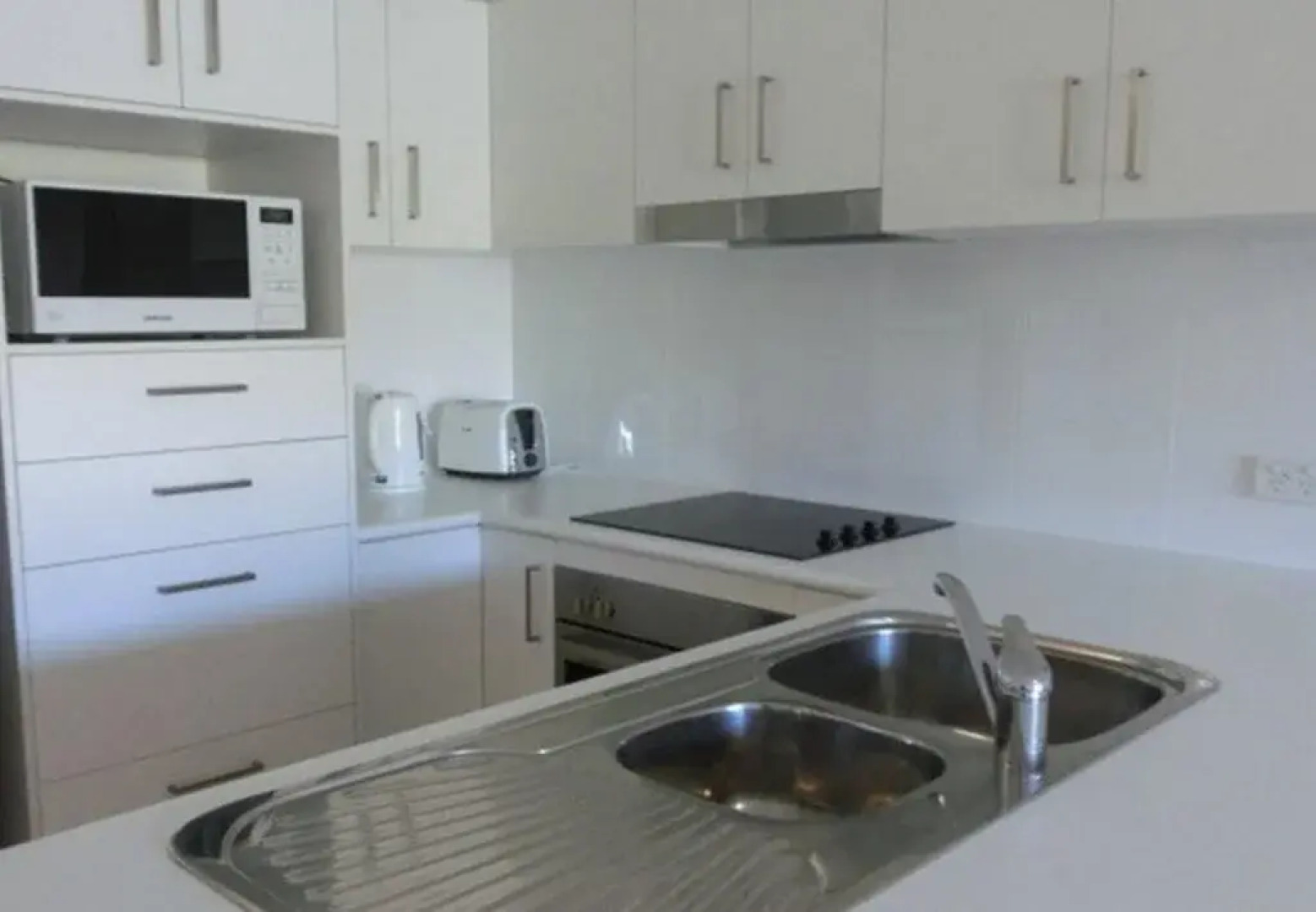 Fernvale Hotel Motel