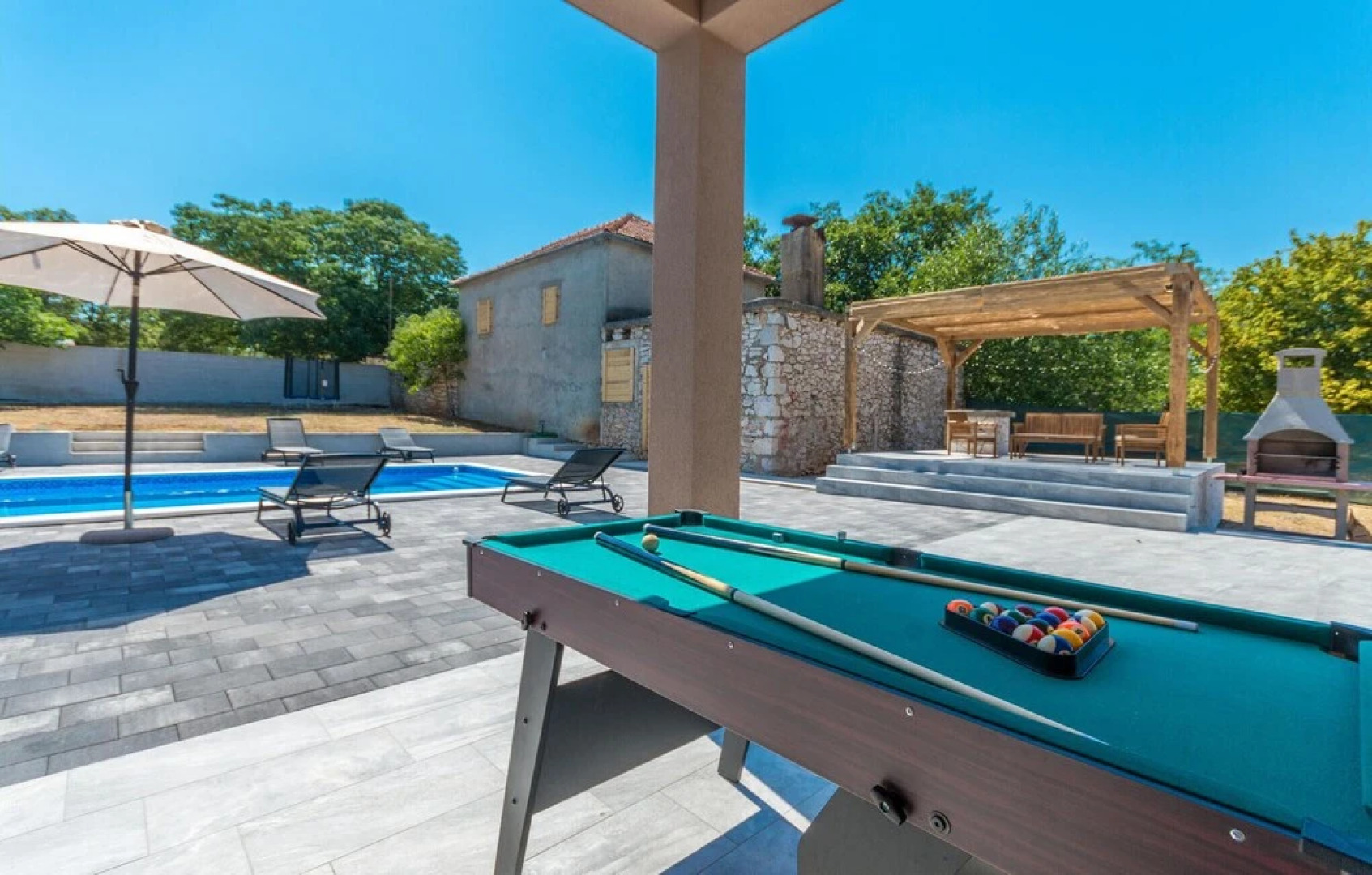 Stunning Home in Donje Rastane With Wifi, 4 Bedrooms and Outdoor Swimming Pool