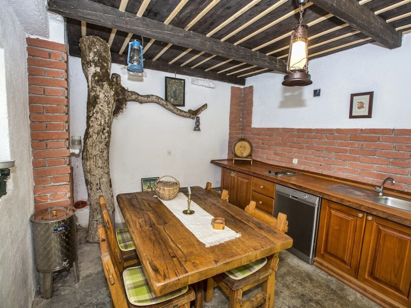 Rural House With Splendid Mountains View, 2 Terraces, Nice Veranda Lovely Garden