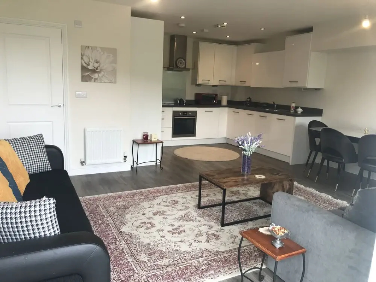 Lovely 1-bed Apartment in Addlestone