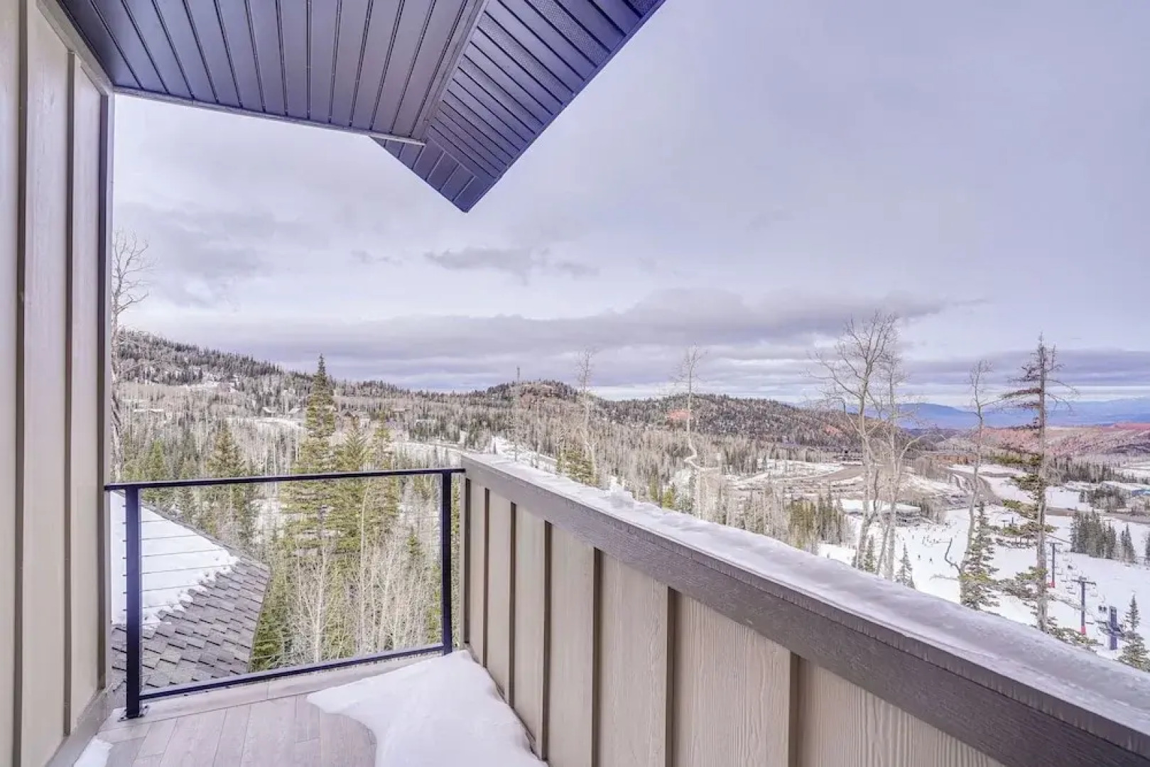 Spacious Utah Escape w/ Balcony & Mountain Views!