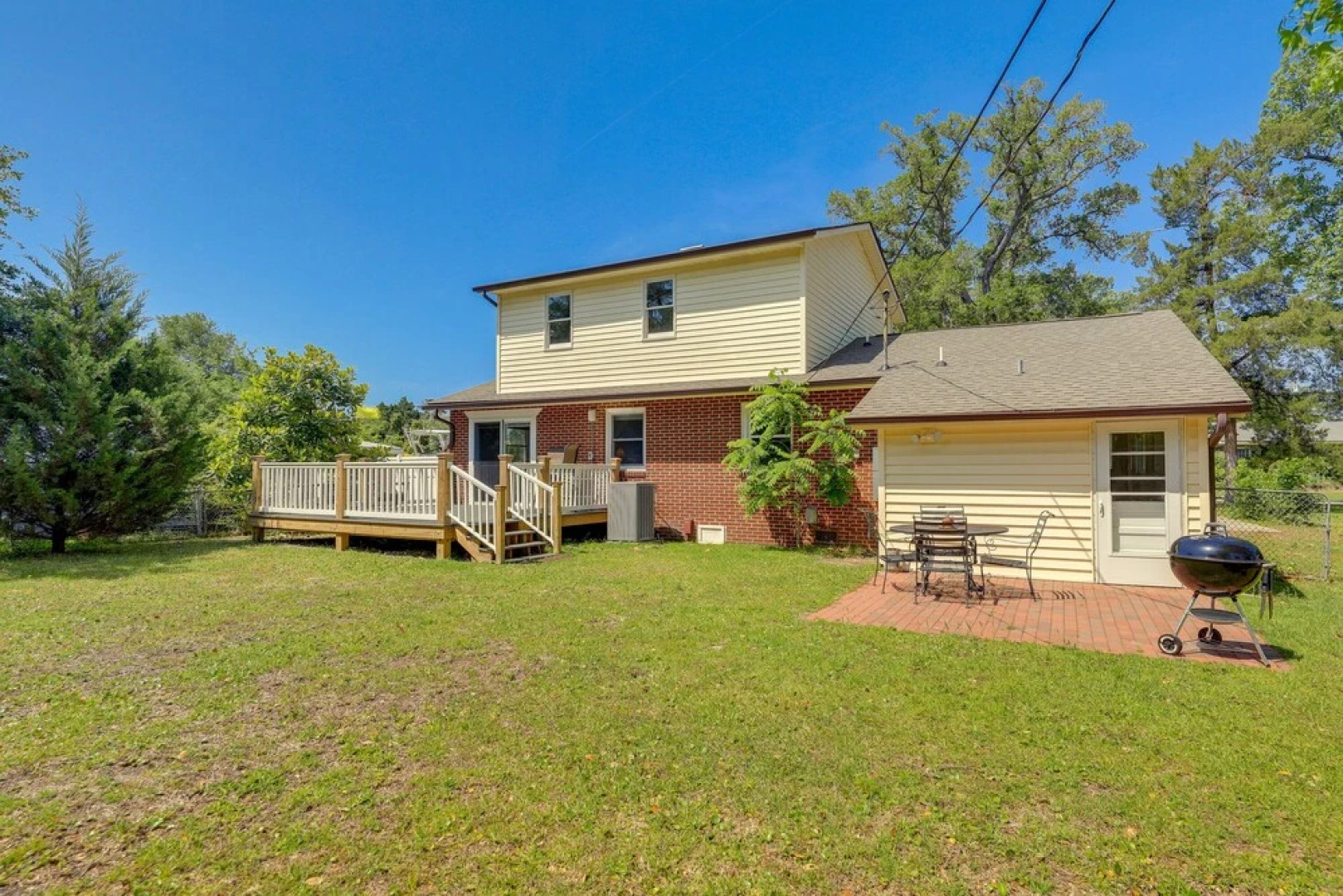 Well-equipped Morehead City Home ~ 5 Mi to Beach!