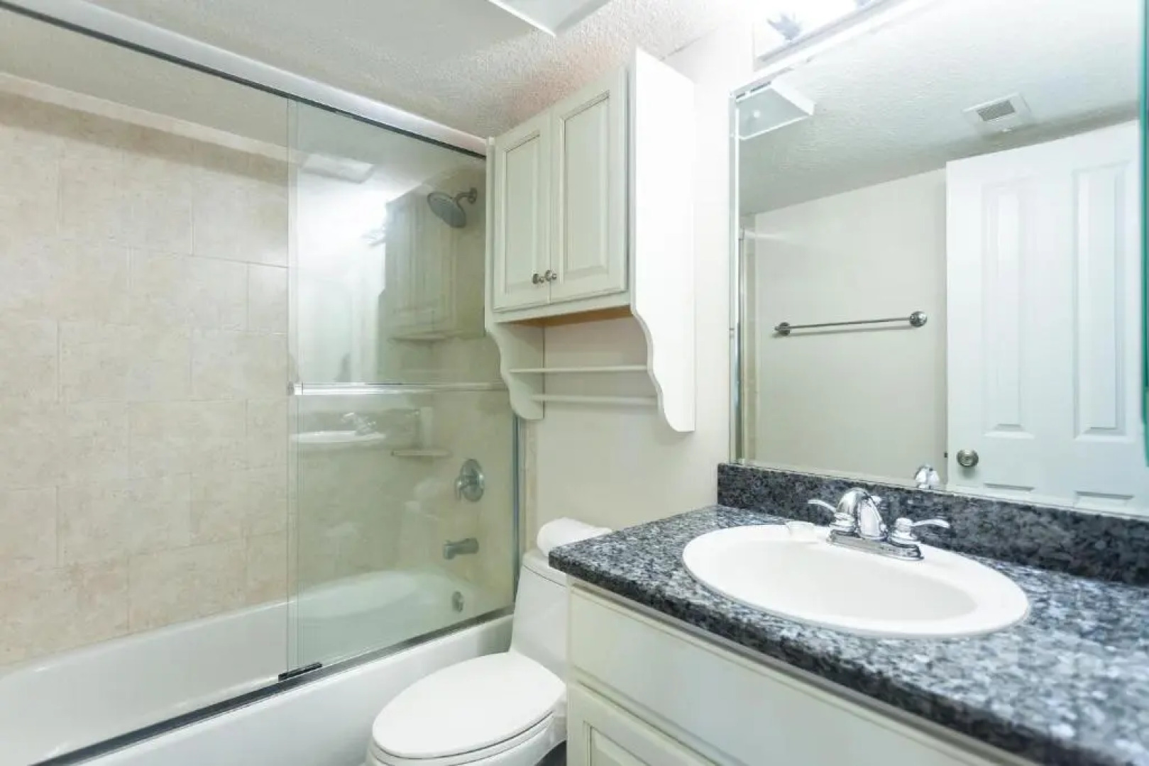 Beachcomber 301, 2 Bedrooms, Near Mayo Clinic, Sleeps 4, Pool