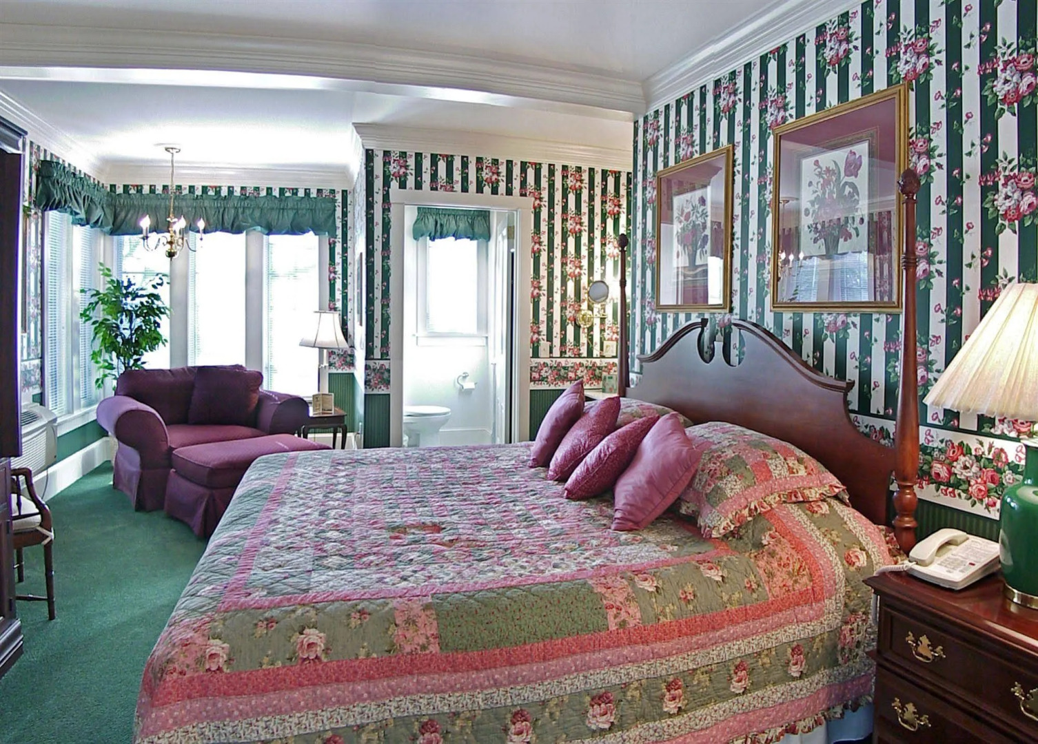 Bird In Hand Village Inn & Suites