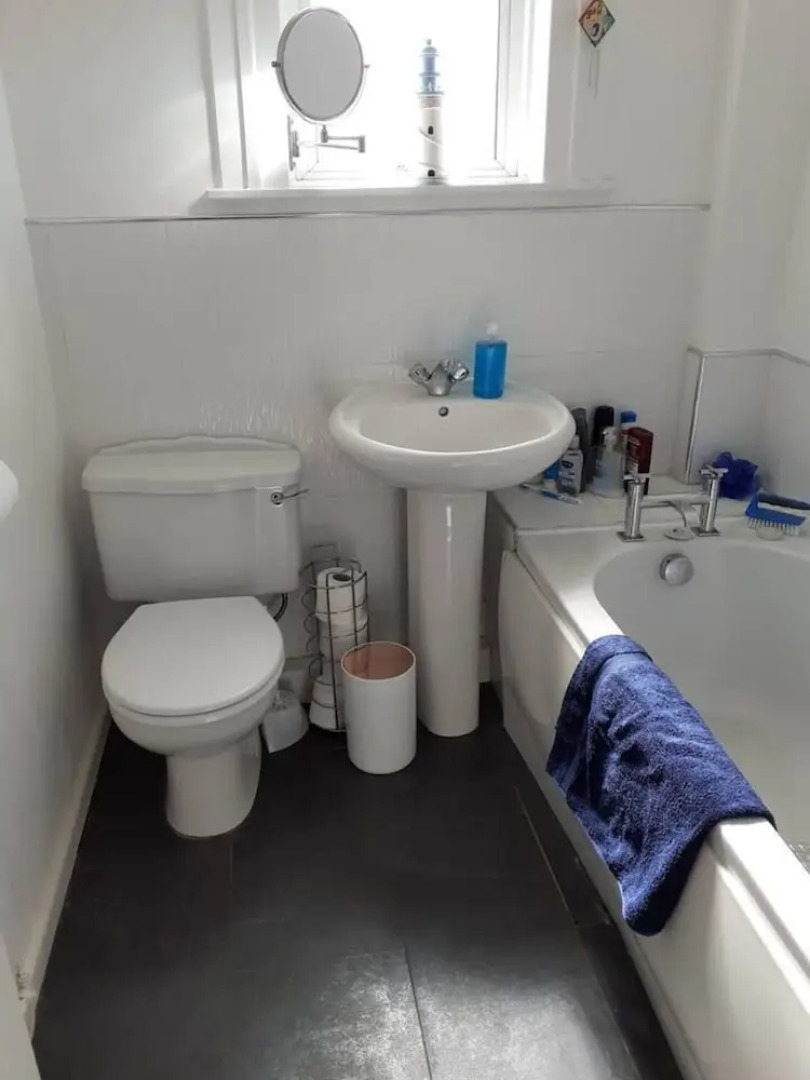 Marina View, Lovely Upper 3 Bedroom Apartment