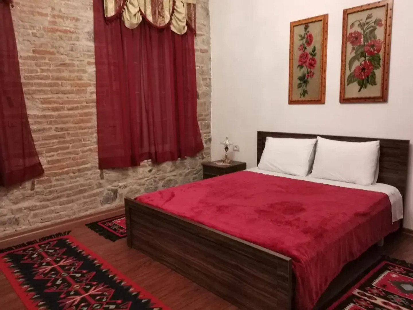 The Twins' House - Binjaket