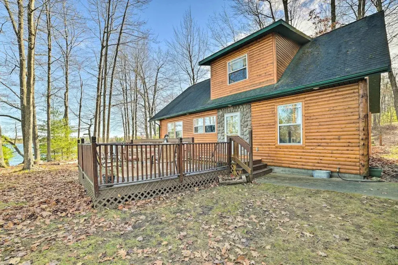 Secluded Lost Lake Cottage w/ Spacious Loft!