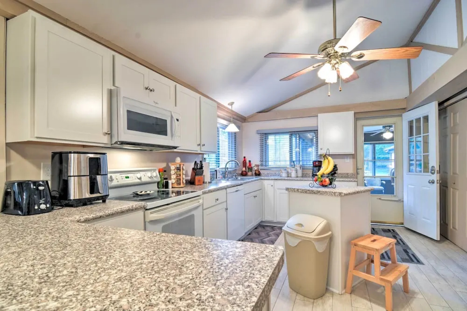 Roscommon Cabin w/ Fire Pit: Walk to Higgins Lake!