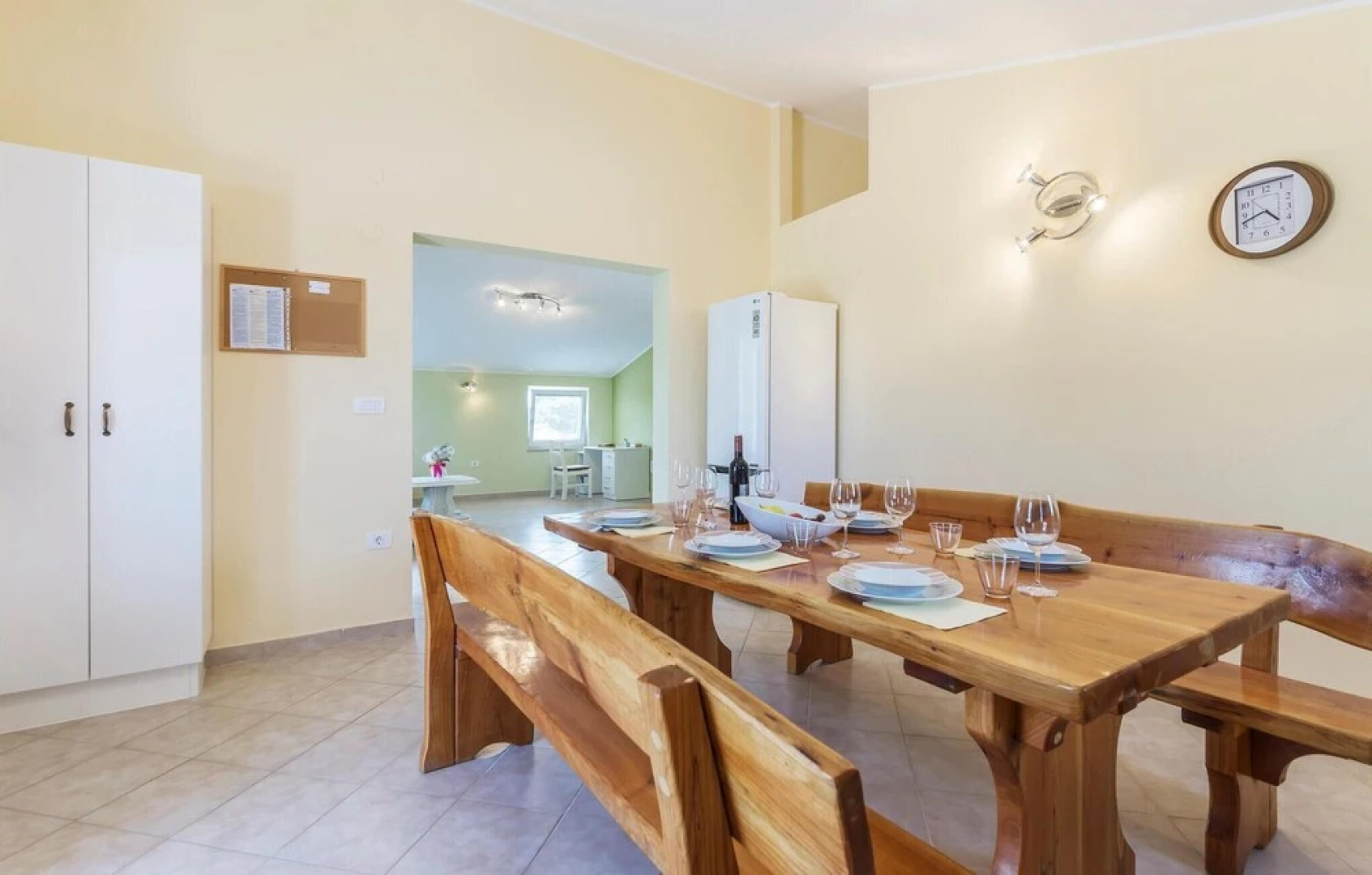 Stunning Apartment in Muntic With 3 Bedrooms and Wifi