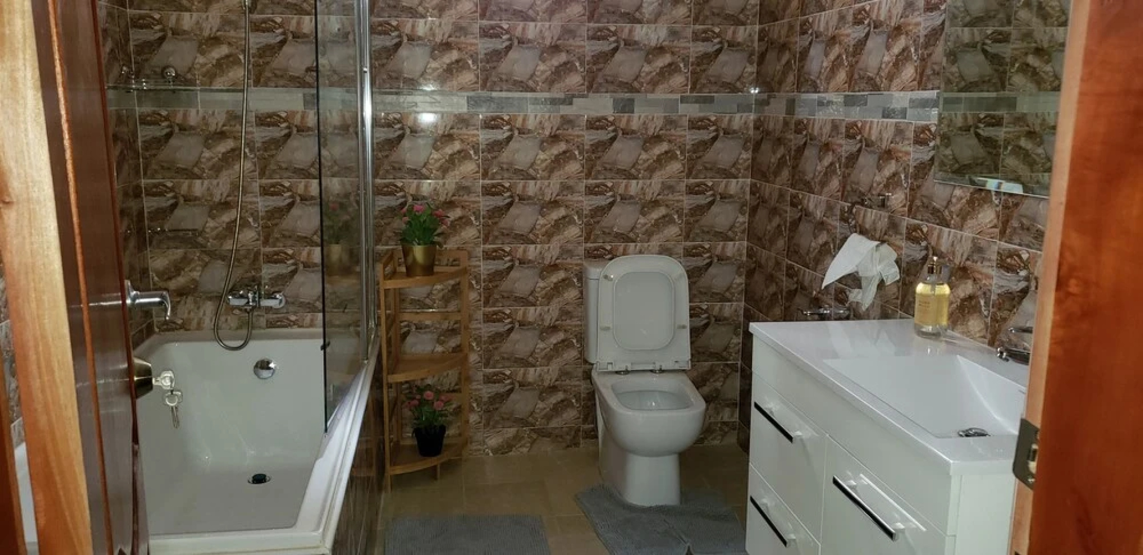 Candice Serviced Apartment