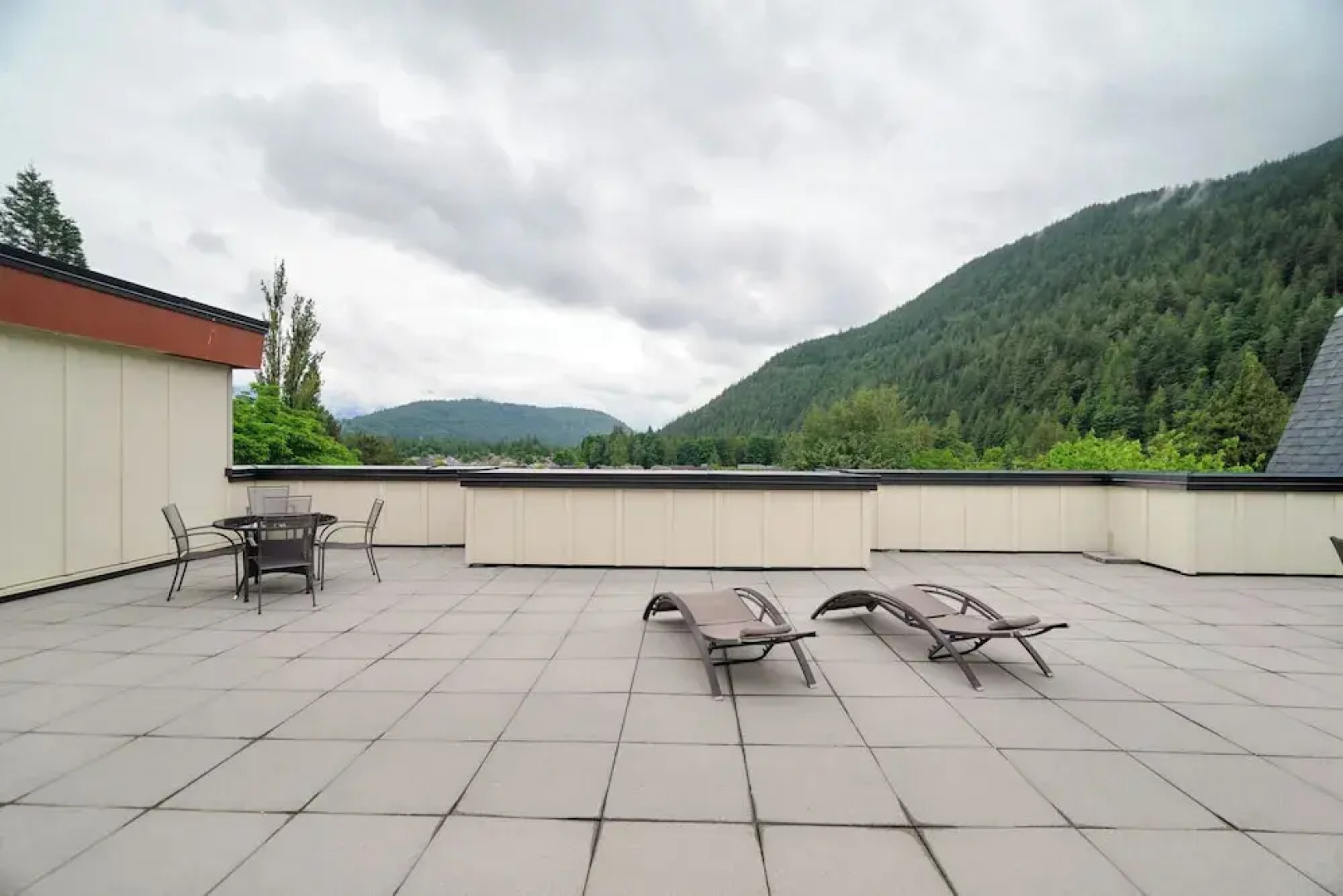 Rooftop Paradise Luxe 2BR  Lake Views