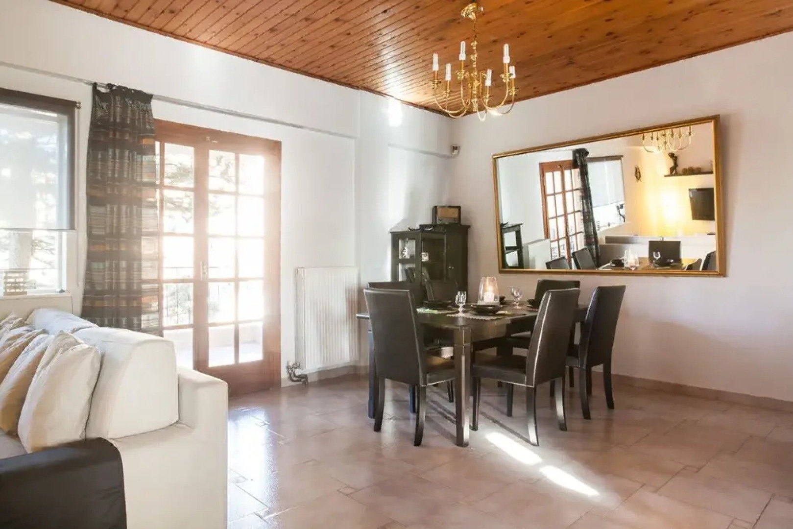 Families 2BM Flat 7'Metro Balcony