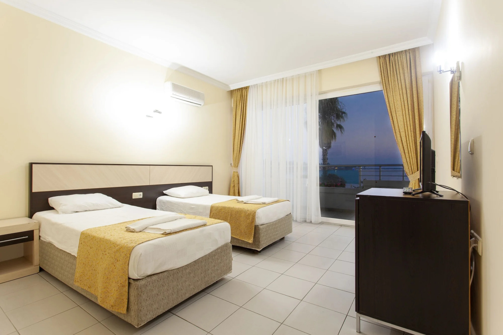 Side Beach Club Hotel