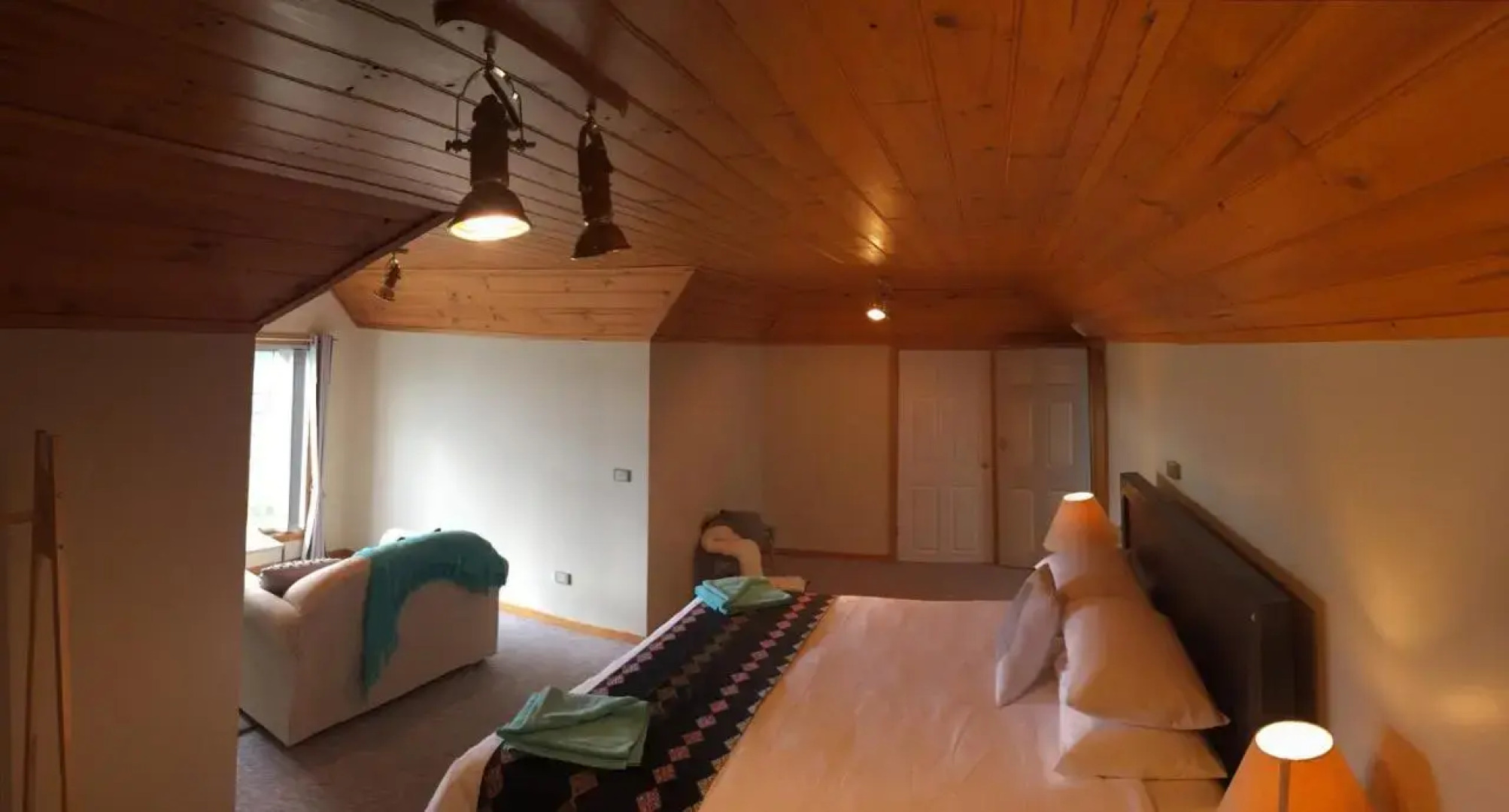 ‘Rose Cottage’ sisters beach accommodation