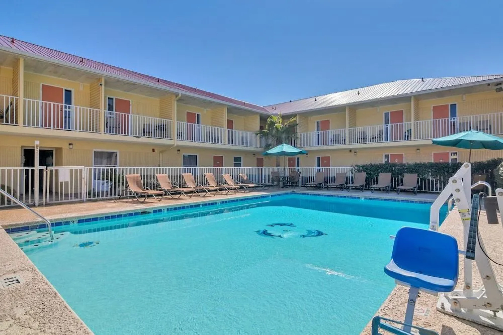 Dunes Inn & Suites