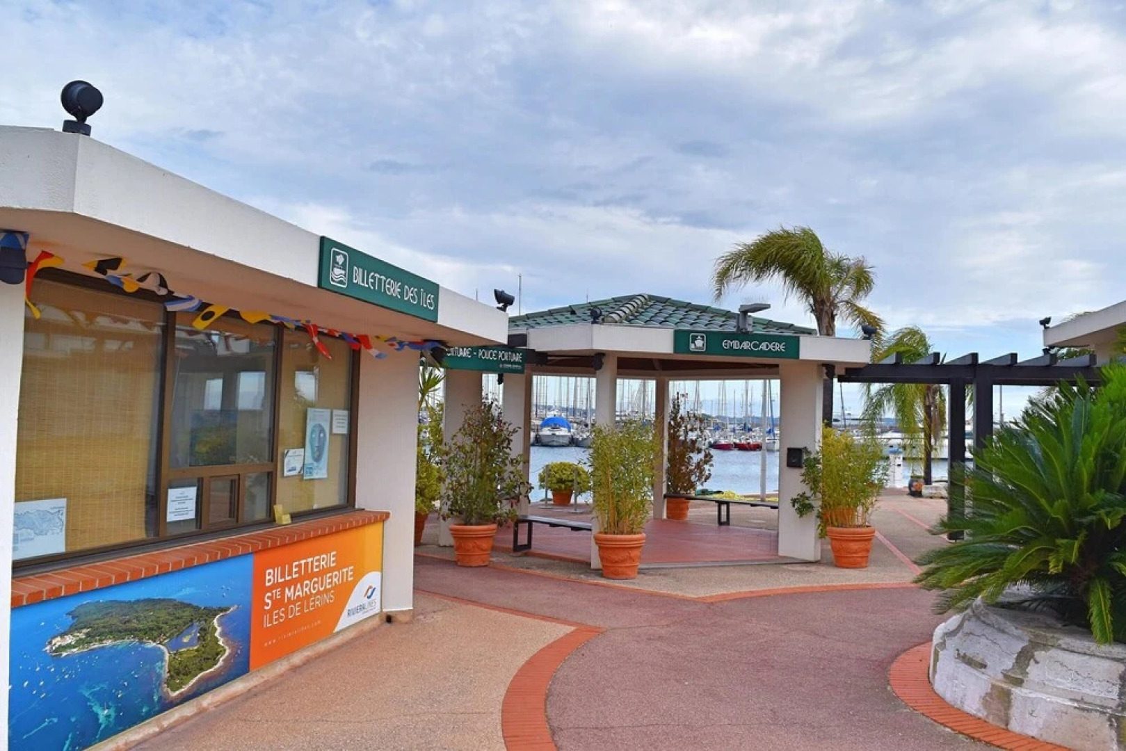 Studio in Golfe Juan - Vallauris, with Wonderful Mountain View And Balcony - 700 M From the Beach