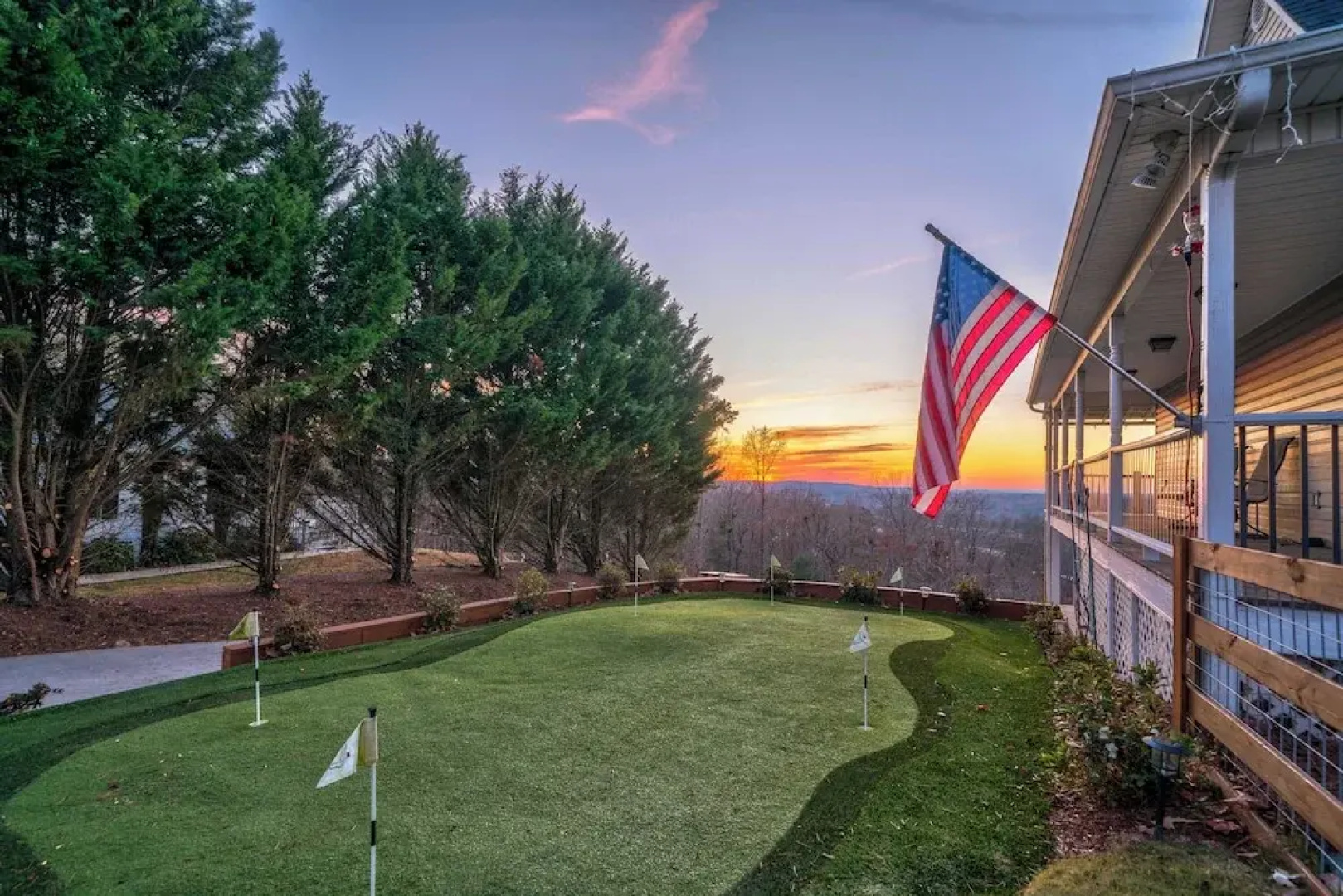 Sunset View 3 BDR Close to Downtown!