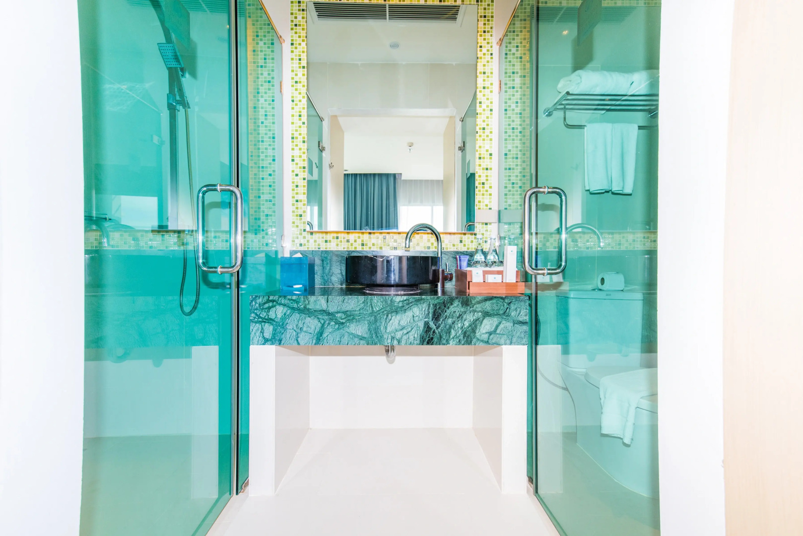 Курортный отель Fishermen's Harbour Urban Resort