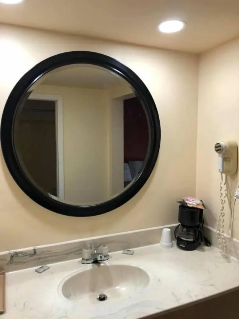 Scottish Inn & Suites