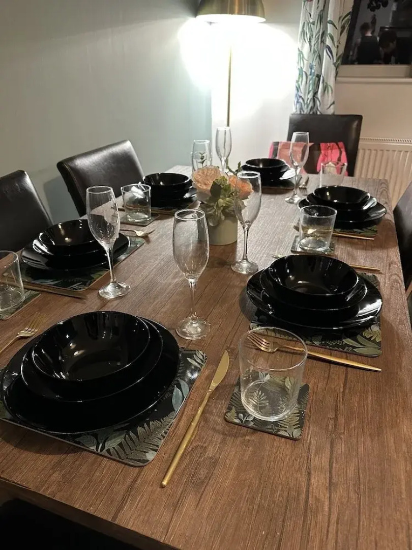 Bramblemead 5 bed House in Manchester Leigh