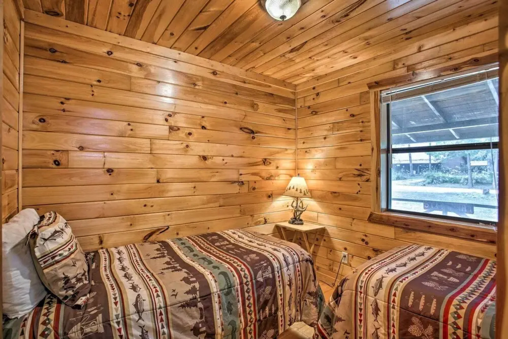 Cozy Starlight Cabin: 6 Miles to Beavers Bend!