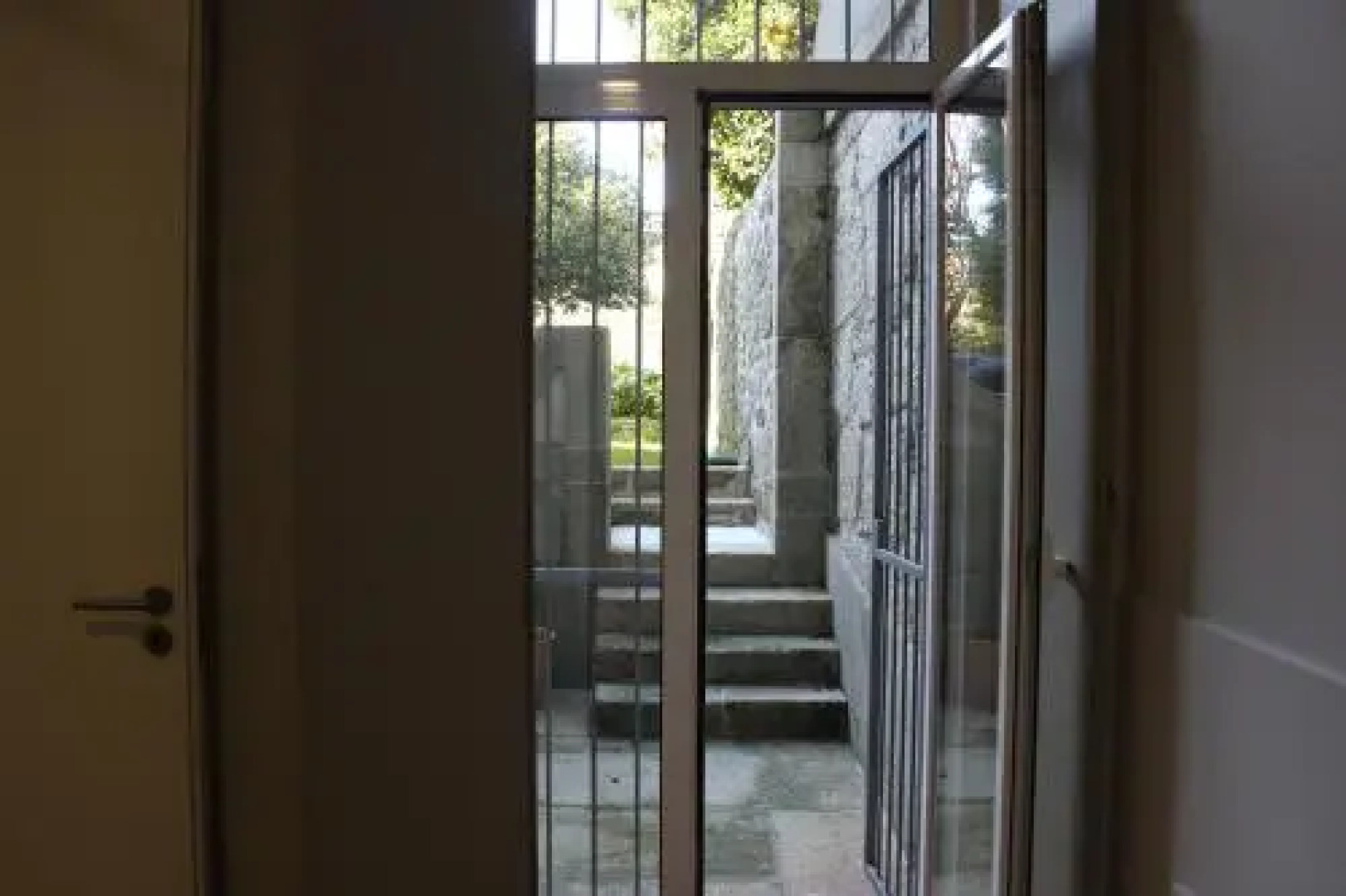 Practical and Comfortable Apartment with Garden