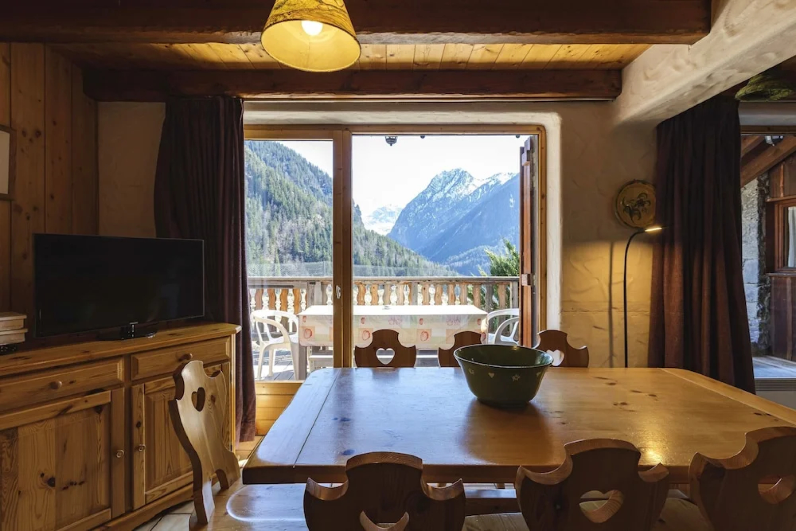 Chalet With 3 Bedrooms in Champagny en Vanoise, With Wonderful Mountai