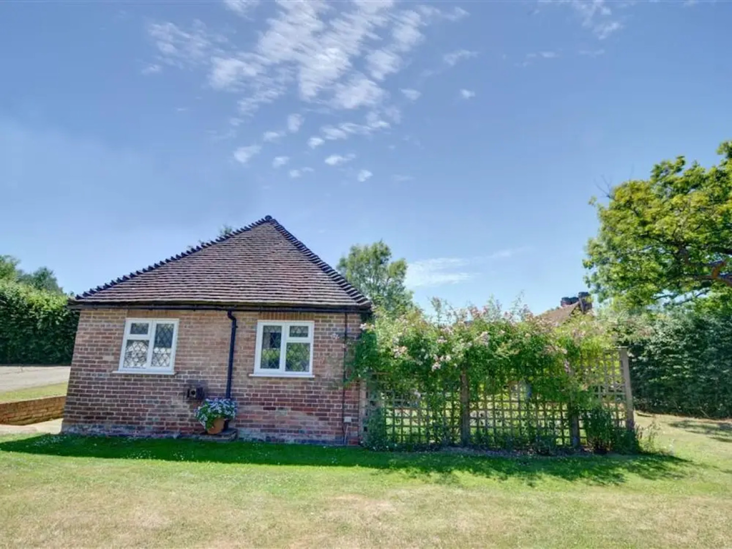 Romantic 1-bedroom Holiday Home in Goudhurst With Garden