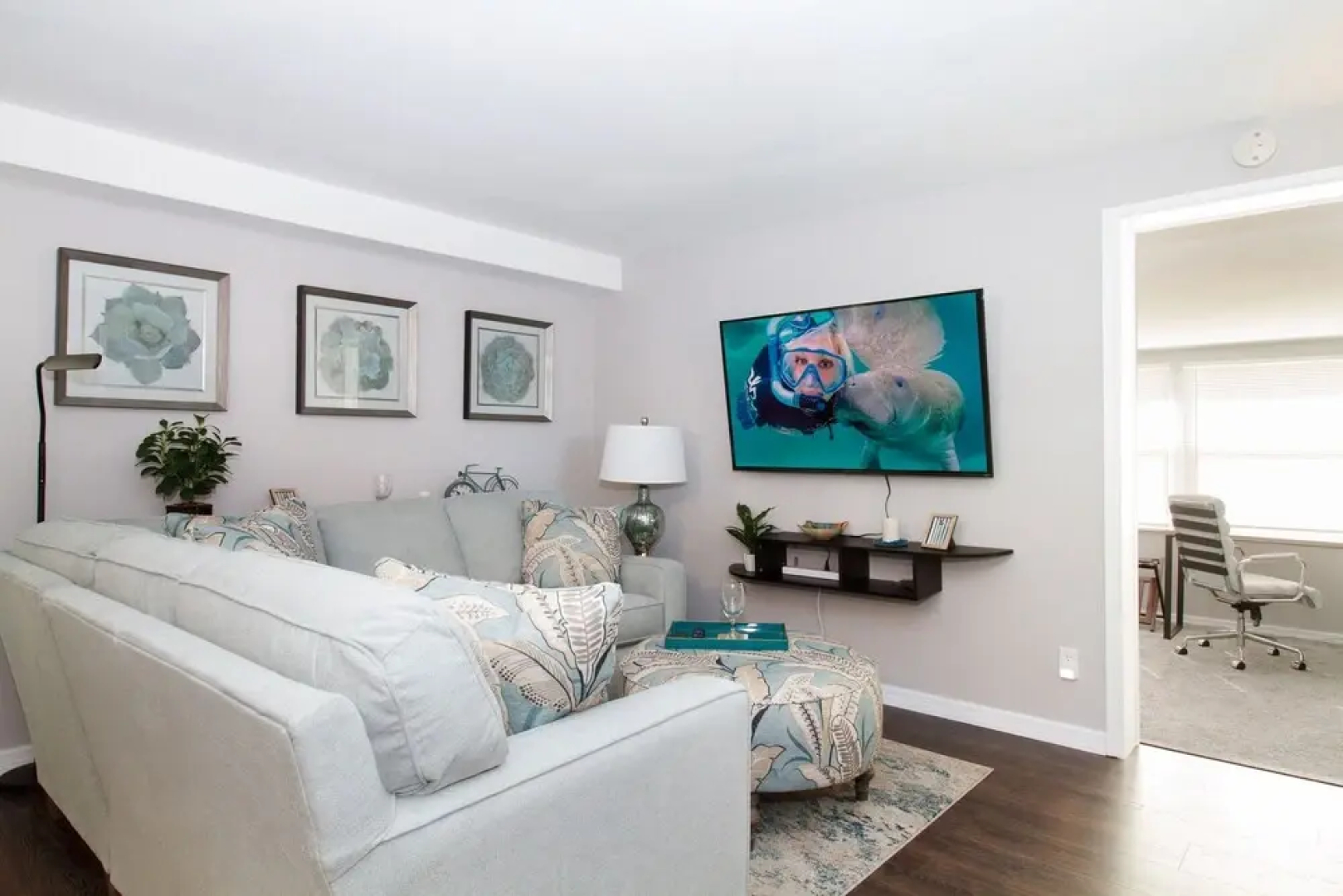 5 O'clock Somewhere - Short Term Rental 3 Bedroom Home by RedAwning