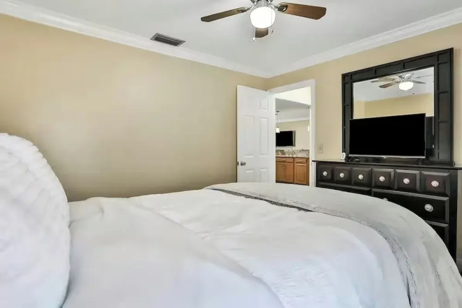 Renovated 3BR Dog Friendly Pond View W/D